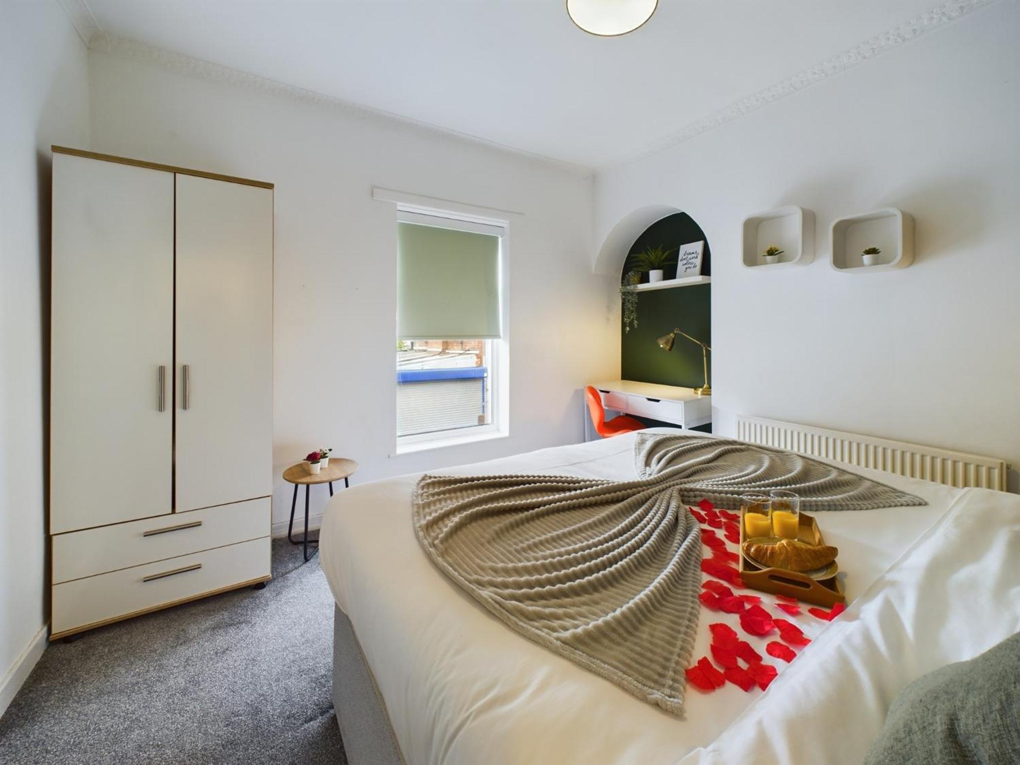 Charming Apartments - Cosy Retreat - Short Drive To City Centre - Free Parking Liverpool Bagian luar foto