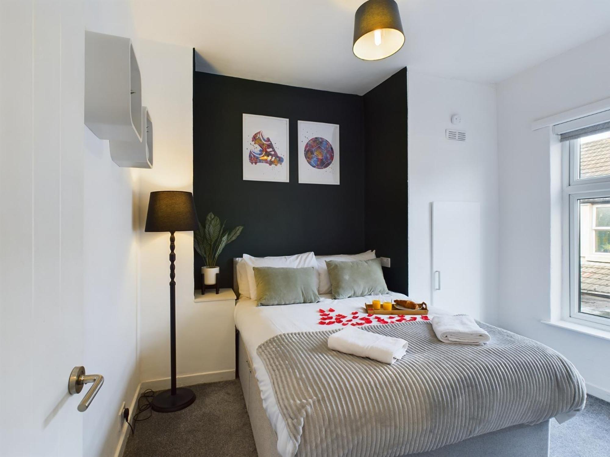 Charming Apartments - Cosy Retreat - Short Drive To City Centre - Free Parking Liverpool Bagian luar foto