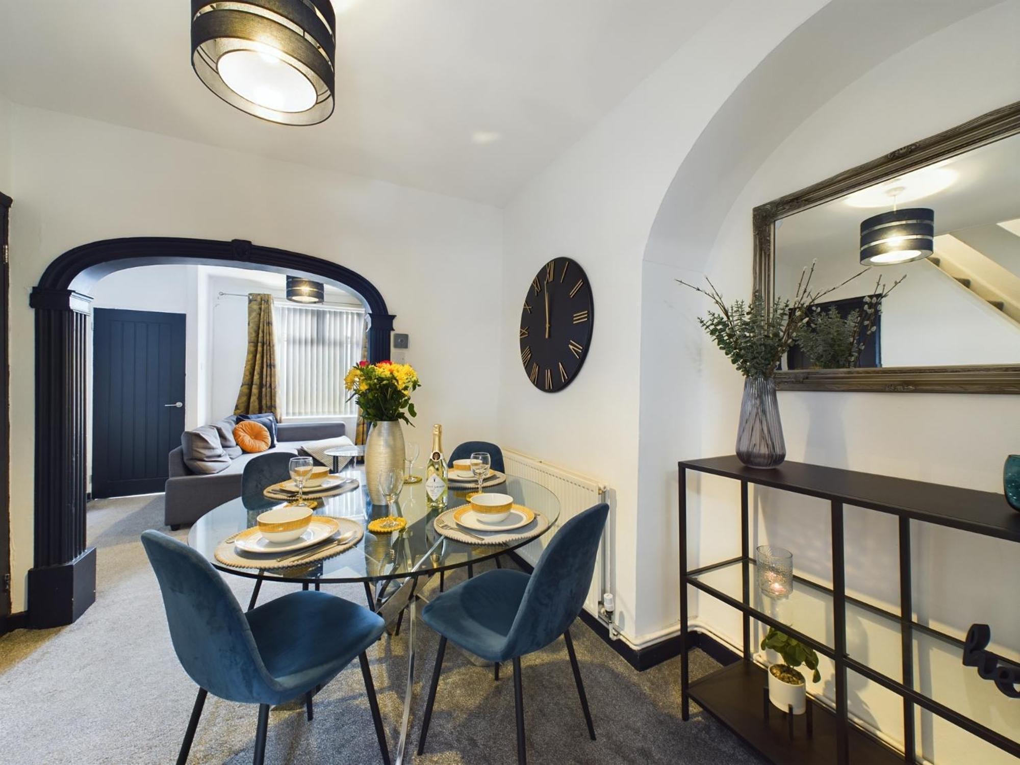 Charming Apartments - Cosy Retreat - Short Drive To City Centre - Free Parking Liverpool Bagian luar foto