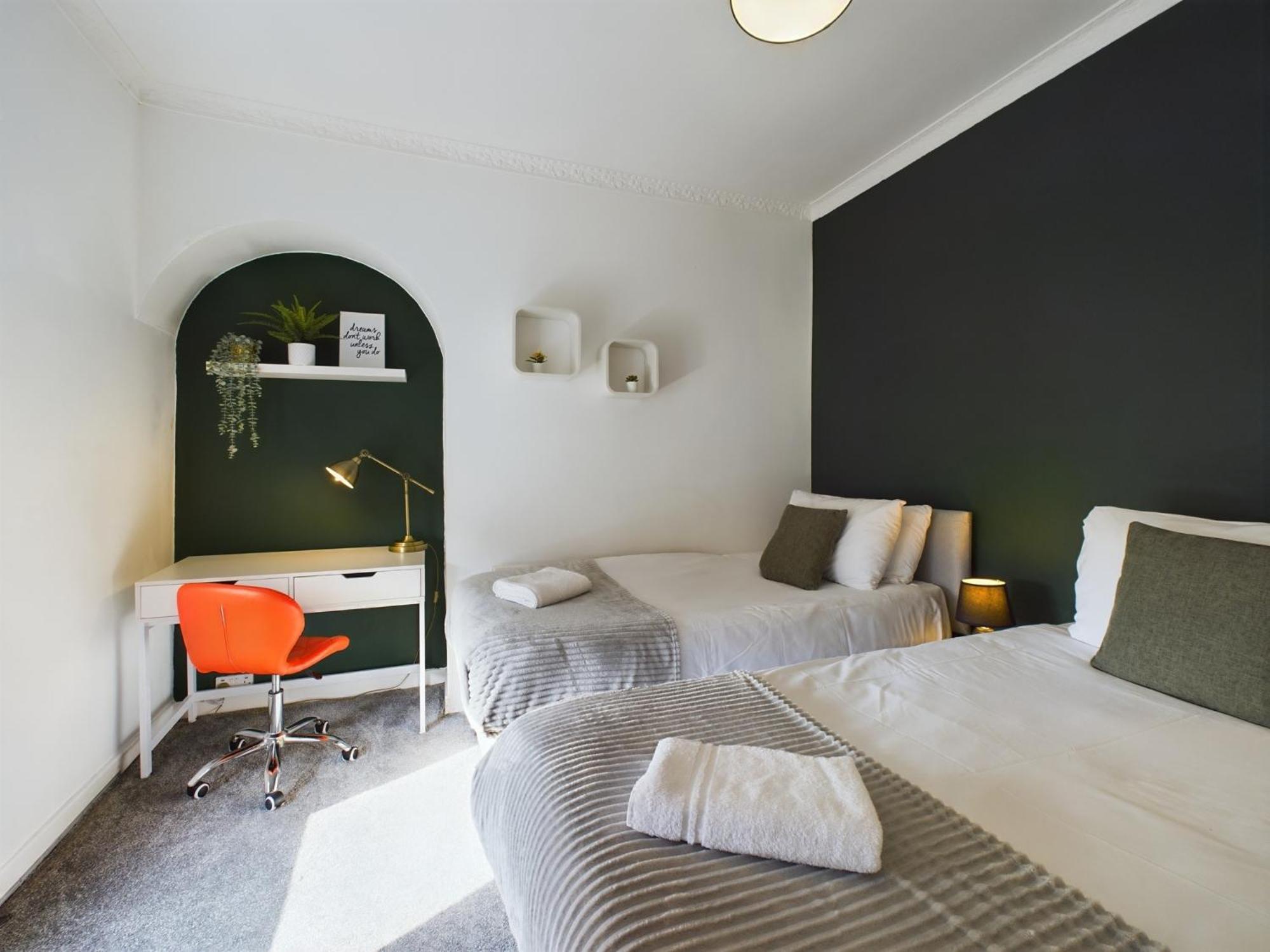 Charming Apartments - Cosy Retreat - Short Drive To City Centre - Free Parking Liverpool Bagian luar foto