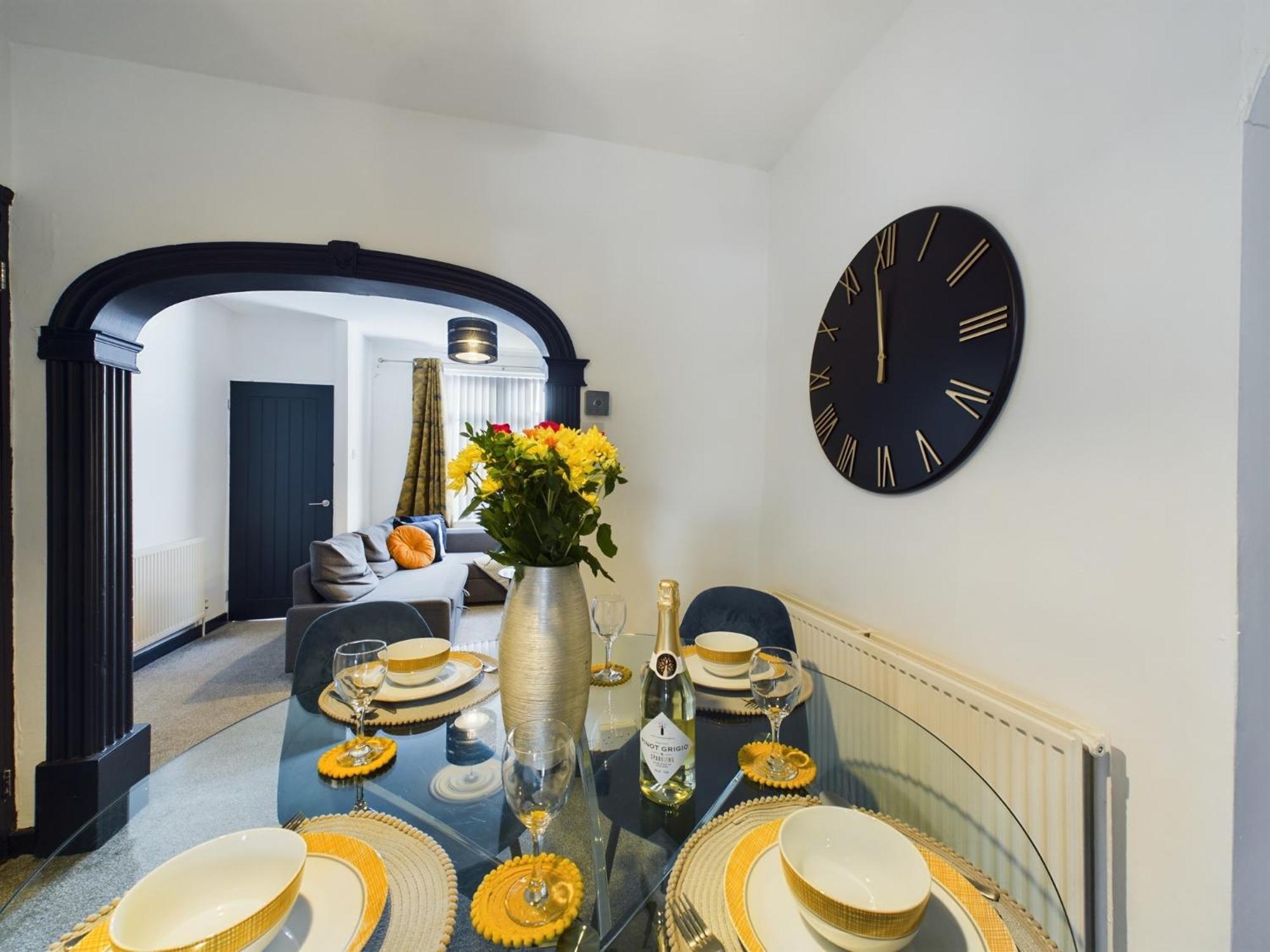 Charming Apartments - Cosy Retreat - Short Drive To City Centre - Free Parking Liverpool Bagian luar foto