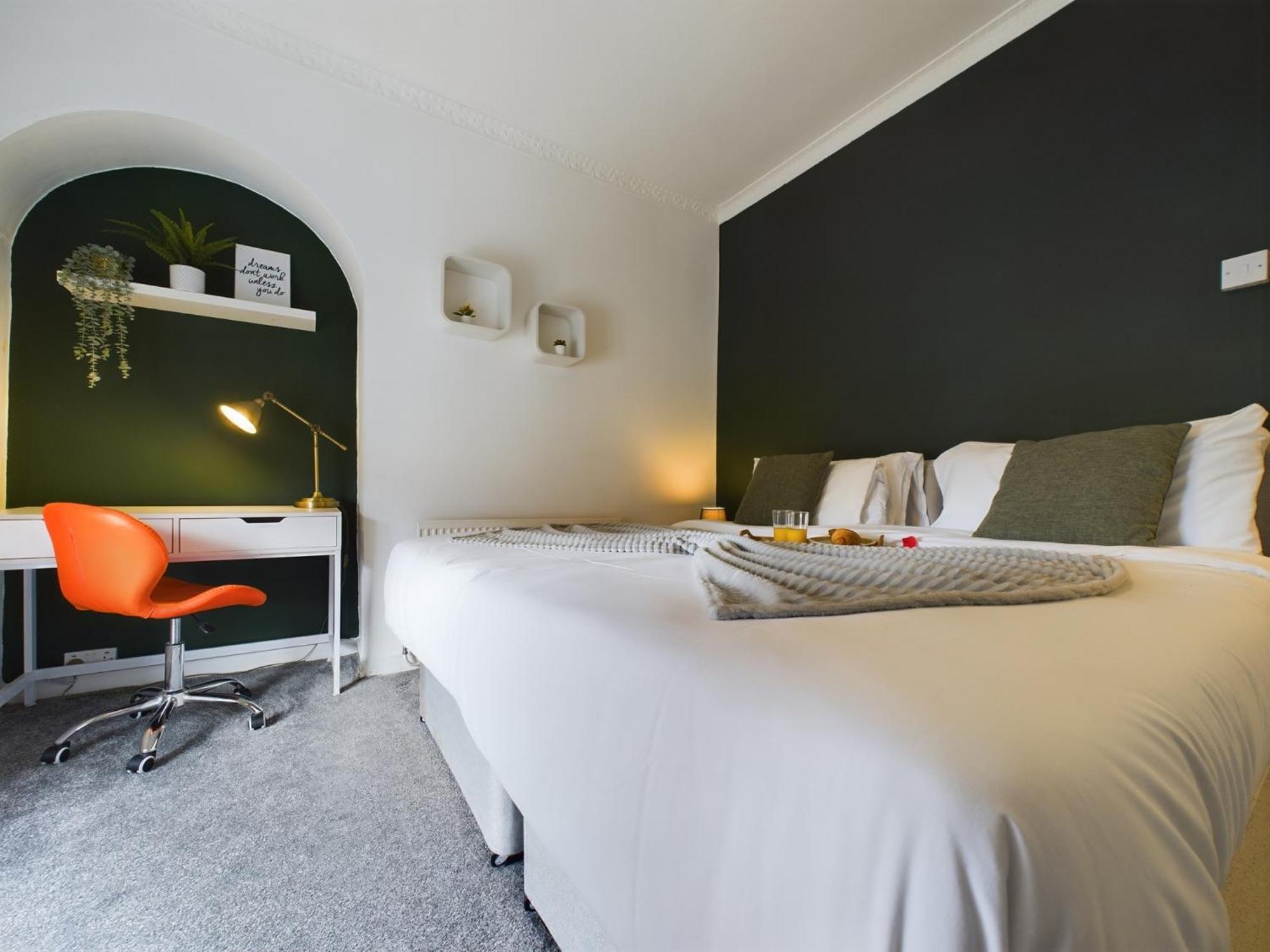 Charming Apartments - Cosy Retreat - Short Drive To City Centre - Free Parking Liverpool Bagian luar foto