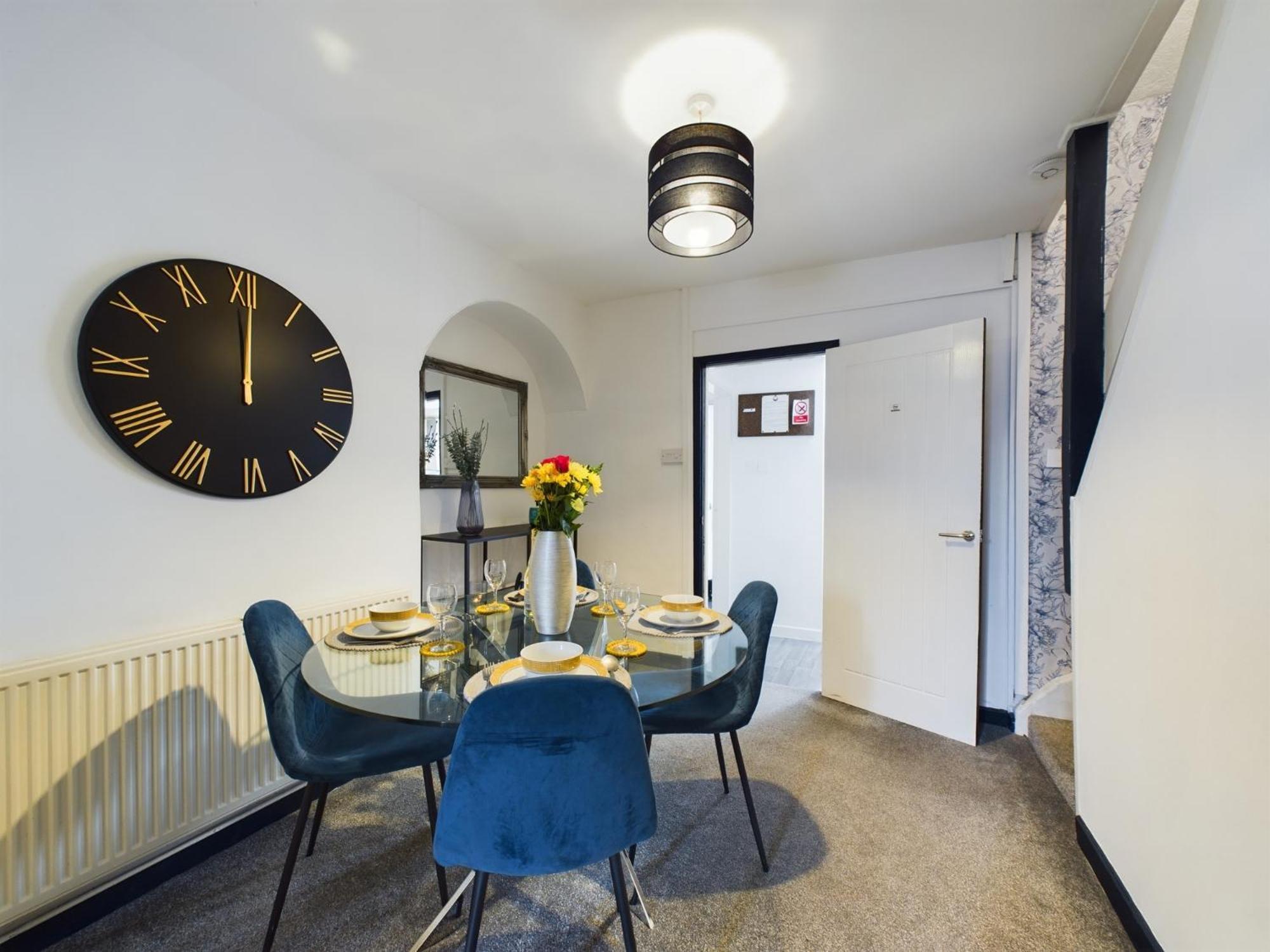 Charming Apartments - Cosy Retreat - Short Drive To City Centre - Free Parking Liverpool Bagian luar foto