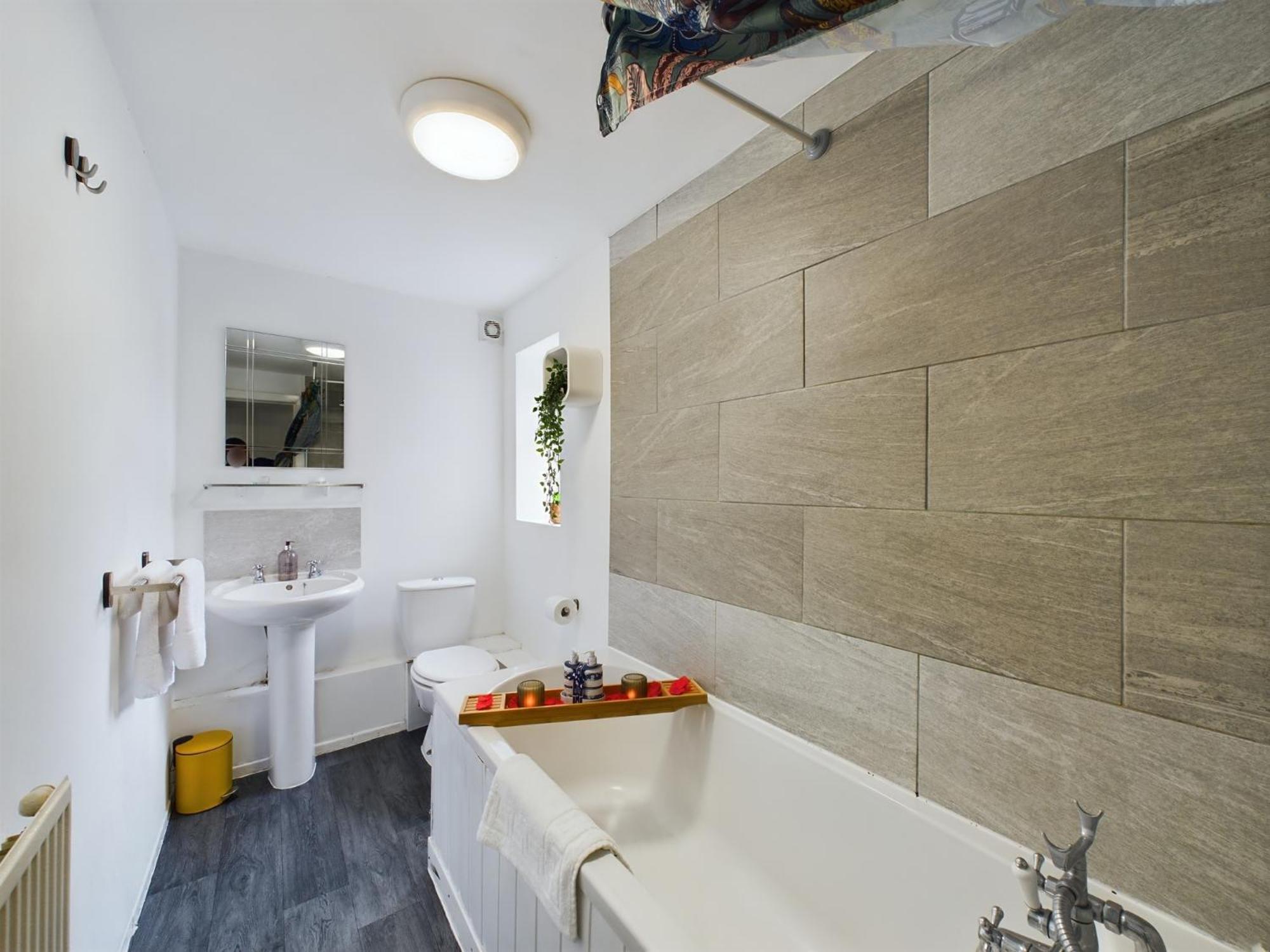 Charming Apartments - Cosy Retreat - Short Drive To City Centre - Free Parking Liverpool Bagian luar foto